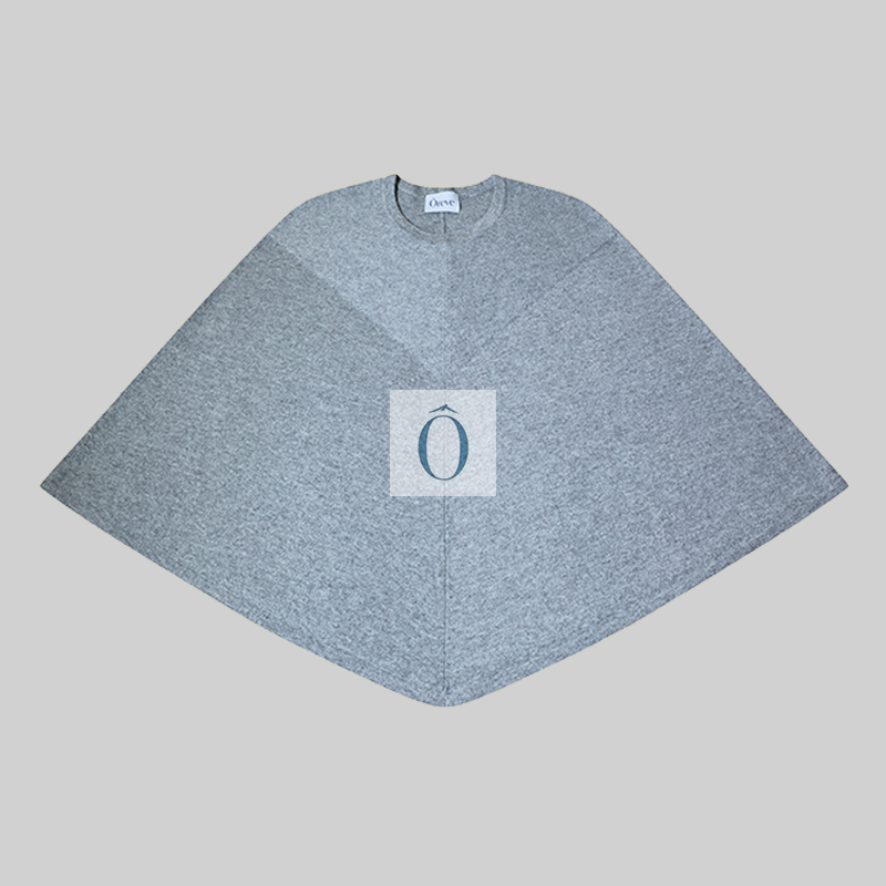 cape couleur grise en fil de cachemire. la douceur sur vos épaules