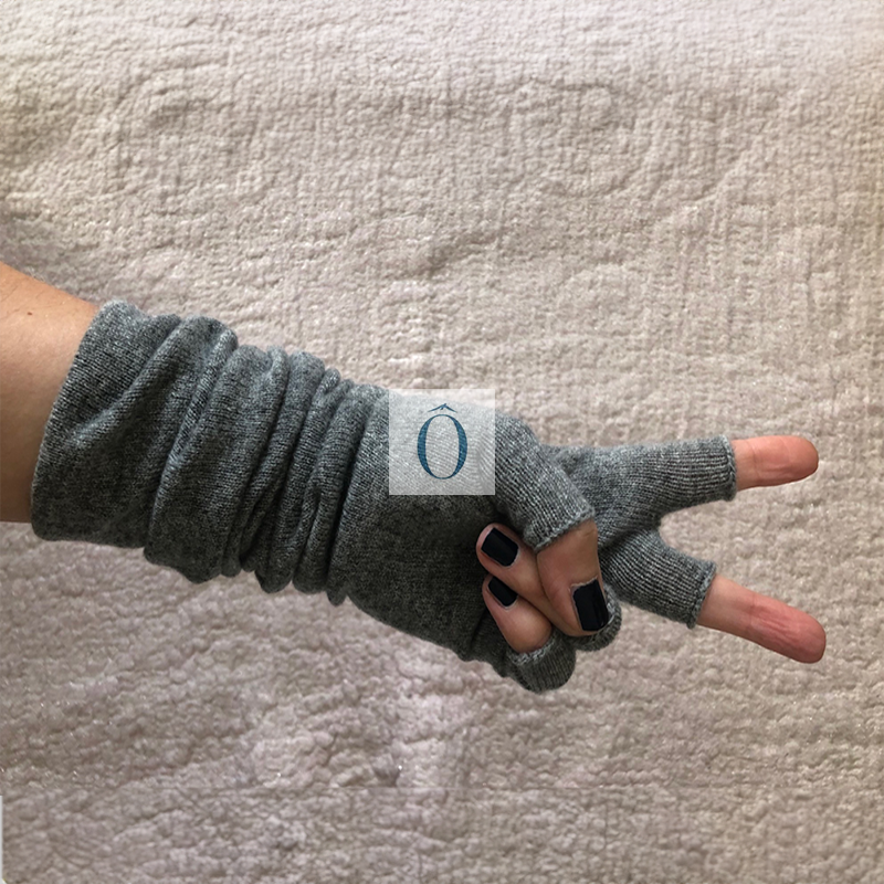 mitaine grise en cachemire, une creation Oreve paris